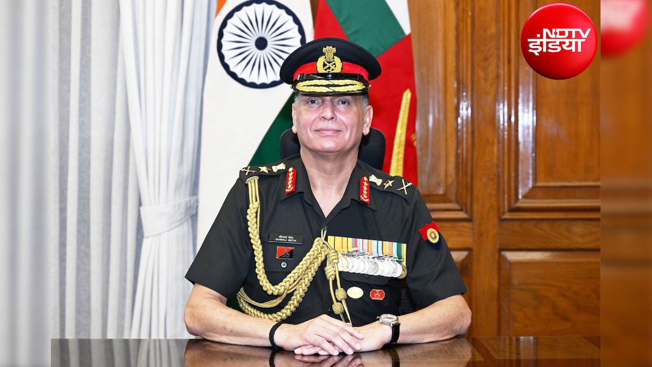 Army Chief Visits Forward Areas In J&amp;K's Poonch, Reviews Security Situation