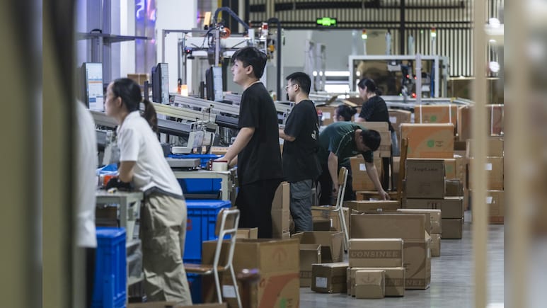 China Manufacturing Caps Best Quarter Since 2020, Survey Shows