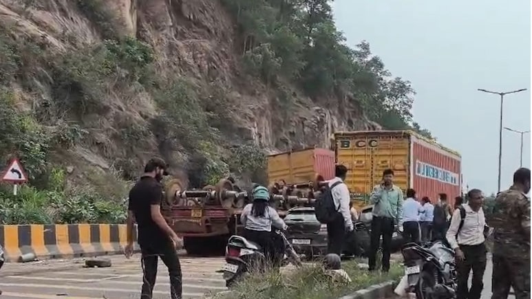 झारखंड: चुटूपालु घाटी में 2 किमी तक वाहनों को रौंदता चला गया बेकाबू ट्रक, एक की मौत