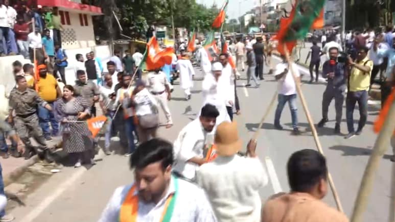 Video: BJP, Congress Workers Clash In Patna, Cops Resort To Lathi-Charge
