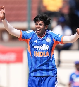 India vs Zimbabwe 1st T20I Live Score: Indias 156.7 Kmph Star Strikes On 1st Ball, Zimbabwe One Down