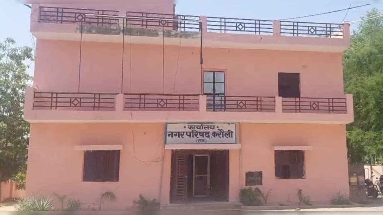 पीएम आवास योजना में बड़ा खेल, गरीबों का हक मारकर बाबुओं ने रिश्तेदारों को बांट दिए पक्के मकान