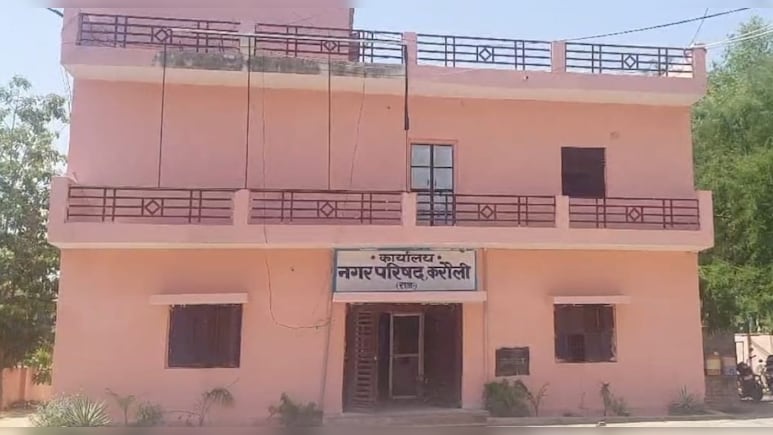 पीएम आवास योजना में बड़ा खेल, गरीबों का हक मारकर बाबुओं ने रिश्तेदारों को बांट दिए पक्के मकान