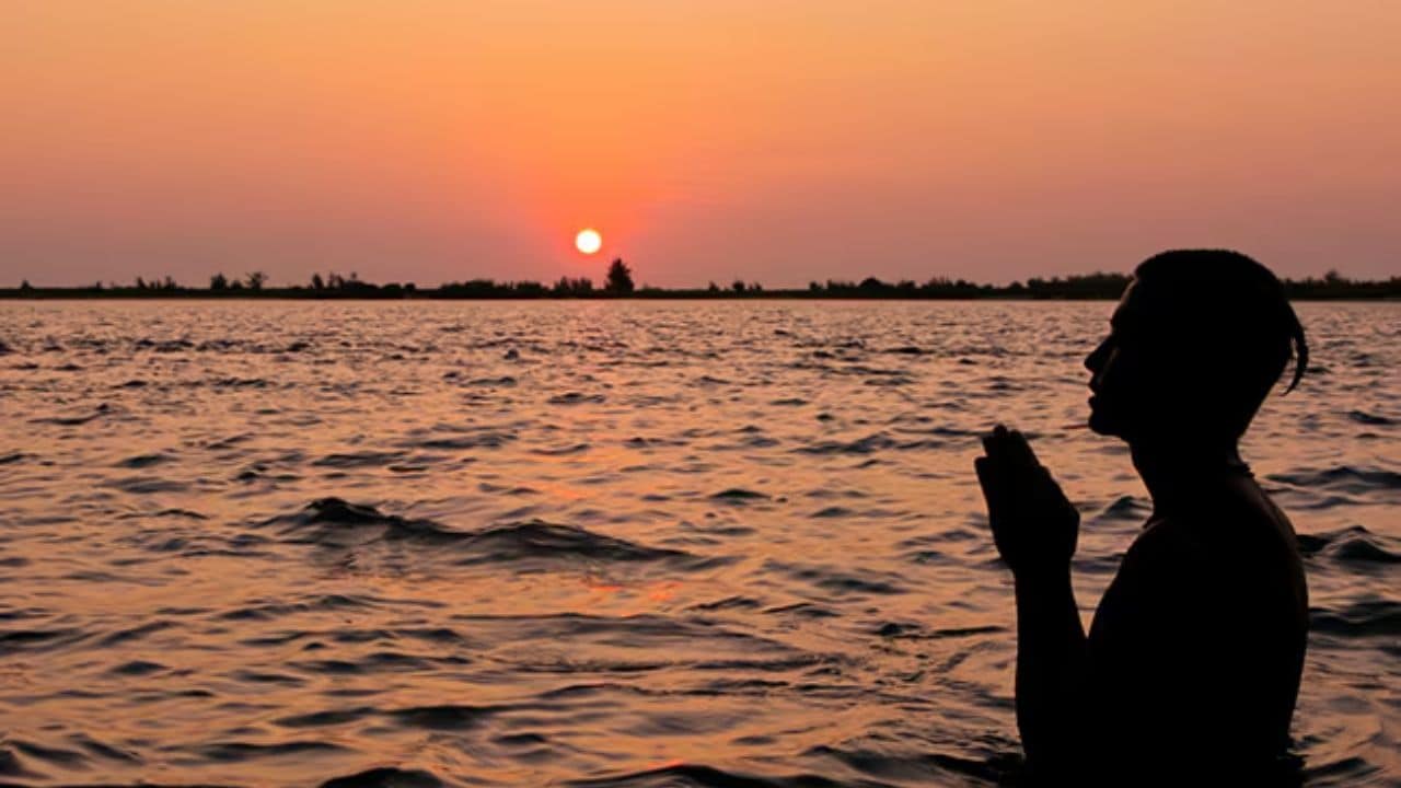 Kark Sankranti 2026: कर्क संक्रांति आज, जानें स्नान-दान का शुभ मुहूर्त और धार्मिक महत्व