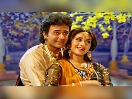 'इच्छाधारी नागिन' बनीं मीनाक्षी शेषाद्रि, 37 साल पुरानी अपनी फिल्म के गाने पर किया डांस