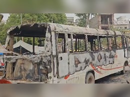 बस स्&zwj;टैंड पर लगी आग, चार बसें जलकर हो गईं कबाड़&nbsp;