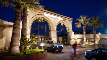 Paramount-Warner Deal At Risk Of Delays That Would Cost Billions
