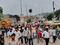 सड़क पर बैठकर पढ़ी हनुमान चालीसा, गोवंश संरक्षण कानून और अलग मंत्रालय की उठाई मांग