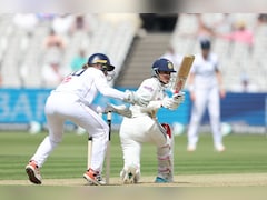 IND Women vs ENG Women: क्रांति का 'पंजा', मंधाना का 'अर्धशतक', दूसरे दिन तक भारत की पकड़ में मैच