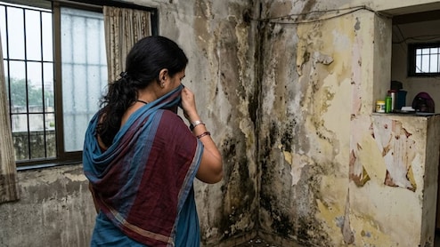 Monsoon Home Care: पावसाळ्यात घराच्या भिंतींना ओल आलीय? खिशातला एकही रुपया खर्च न करता 'अशी' मिळवा सुटका