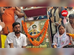 भरत तिवारी एनकाउंटर मामला पहुंचा दिल्ली! जंतर-मंतर पर धरने पर बैठा परिवार, मां ने दी आमरण अनशन की चेतावनी