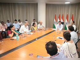 शिक्षा मंत्रालय का कार्यभार संभालते ही एक्शन में प्रह्लाद जोशी, अधिकारियों को दी सख्त चेतावनी