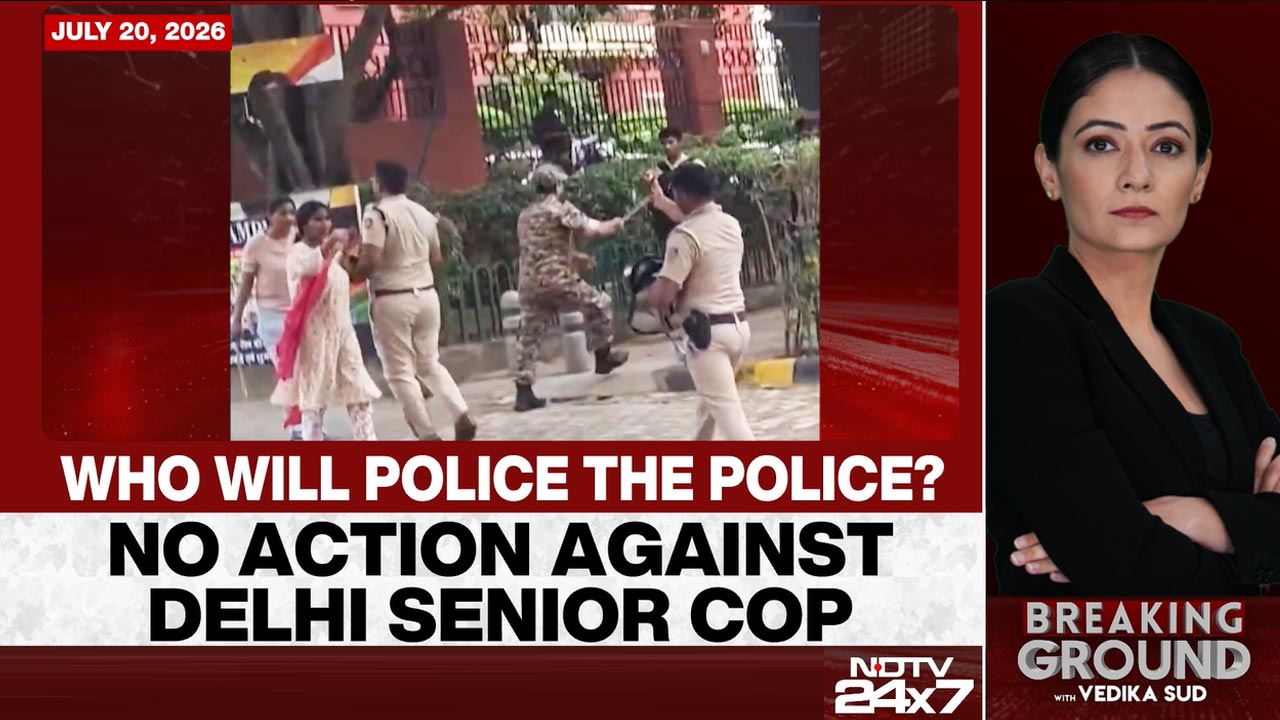 Delhi Cop Who Slapped Woman During CJP Protest Removed From Jantar Mantar