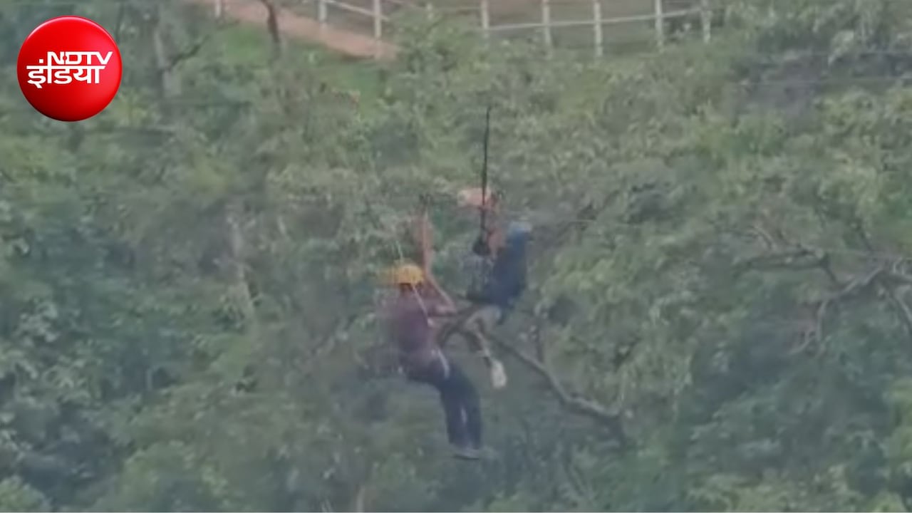 3,500 फीट गहरी खाई के ऊपर हवा में लटका रहा टूरिस्ट, सीताखाई पॉइंट पर मची अफरातफरी