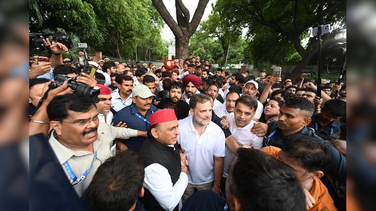 "Will You Tear Clothes Of Daughters?" Akhilesh Yadav On Police Action On CJP Protesters