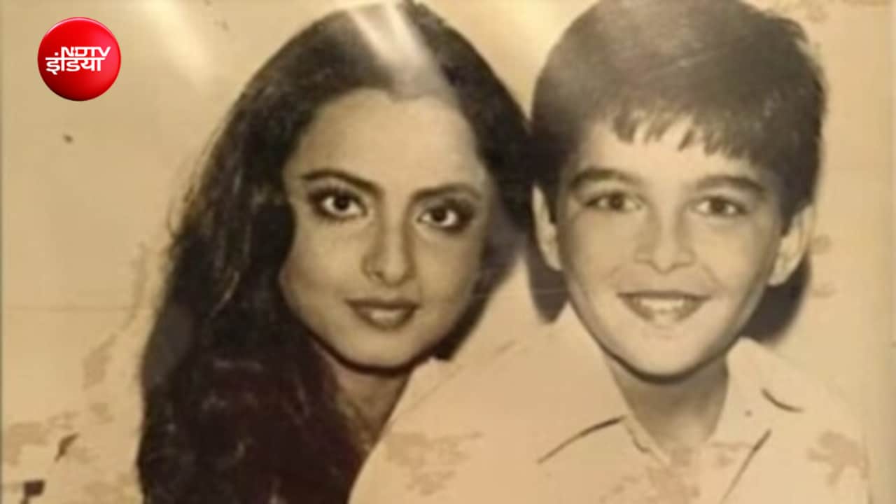रेखा की गोद में बैठा है 90s का वो सुपरस्टार, जिसने चूर-चूर कर दिया था शाहरुख-सलमान का स्टारडम, सालों बाद देख खुशी से झूमे फैंस