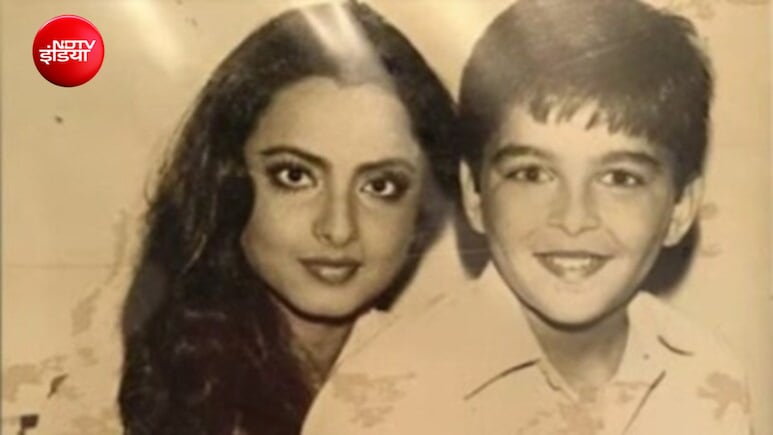 रेखा की गोद में बैठा है 90s का वो सुपरस्टार, जिसने चूर-चूर कर दिया था शाहरुख-सलमान का स्टारडम, सालों बाद देख खुशी से झूमे फैंस