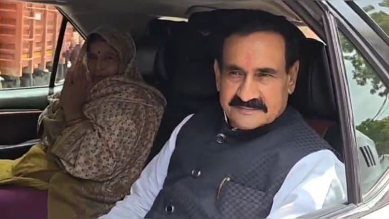 दतिया उपचुनाव: टिकट कटने के बाद पहली बार सामने आए नरोत्तम मिश्रा, कार्यकर्ताओं से की भावुक अपील