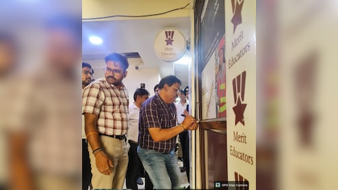 ग्रेटर नोएडा में पांच कोचिंग संस्थान सील, अग्निशमन उपकरण न म&zwj;िलने पर  प्राधिकरण और फायर विभाग ने की कार्रवाई