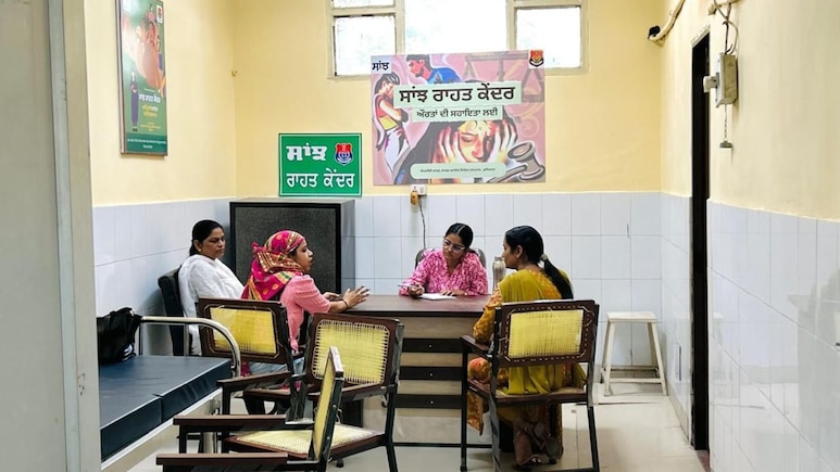 पंजाब में &lsquo;सांझ राहत केंद्र&rsquo; महिलाओं को बना रही है सशक्त