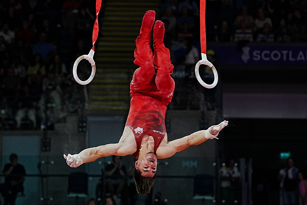 England's Gabriel Langton Takes Scary Fall During CWG Gymnastics Final - Video