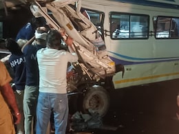 दिल्ली-मुंबई एक्सप्रेसवे पर गडकरी के दौरे से पहले हादसा, महाकाल से लौटते टूरिस्ट बस की टक्कर