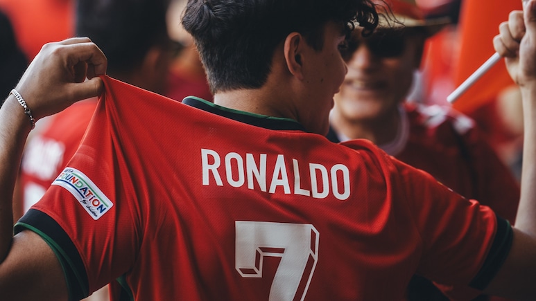 Best FIFA Football Jerseys On Myntra: खरीदें मैनचेस्टर सिटी से लेकर ब्राजील तक की Team T-shirts