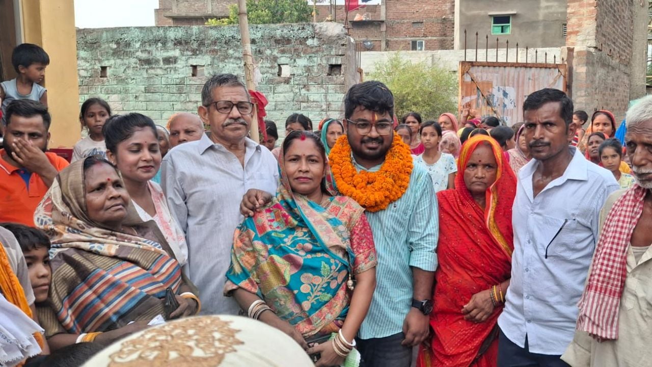 Success Story: गरीबी से लड़कर हासिल की सफलता, बिजली मिस्त्री के बेटे बने SDM; प्रिंस के संघर्ष ने बदल दी तकदीर