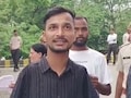 दोनों हाथ नहीं तो मुंह से पेन पकड़ दे रहे परीक्षा, संघर्ष और जज्बे की यह कहानी कर देगी भावुक