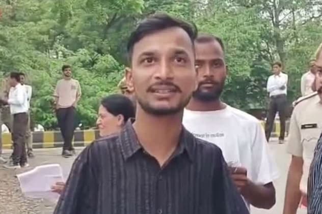 दोनों हाथ नहीं तो मुंह से पेन पकड़ दे रहे परीक्षा, संघर्ष और जज्बे की यह कहानी कर देगी भावुक