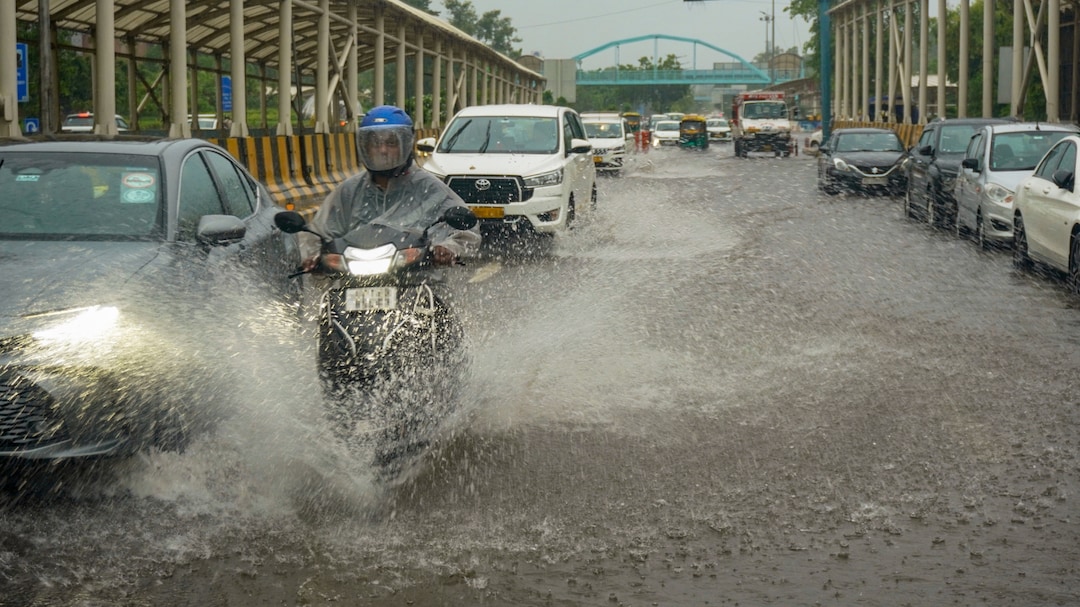 Weather LIVE Updates: Weather Office Issues Heavy Rain Alert For Today