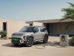 Kia Syros EV लॉन्च! 500 KM से ज्यादा माइलेज, सिर्फ 39 मिनट में चार्ज और 15 साल की बैटरी वारंटी