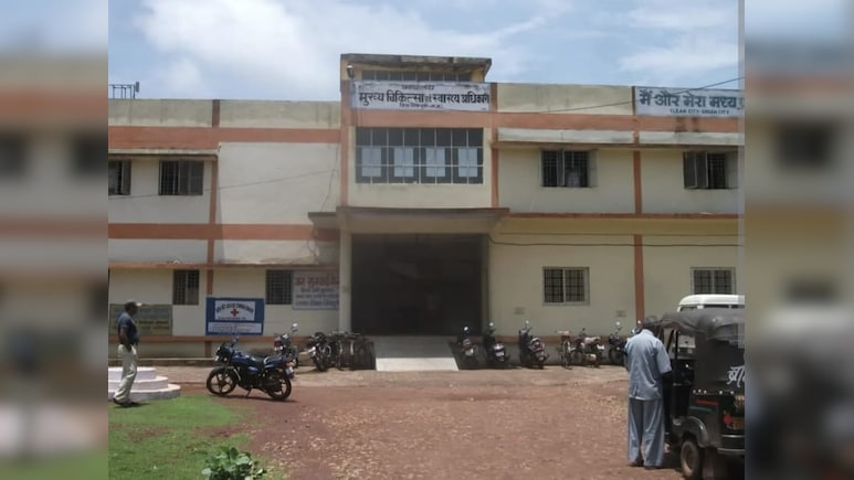 अब शिवपुरी में सिस्टम फेल: एंबुलेंस न मिलने पर सड़क पर दिया बच्चे को जन्म, तहसीलदार ने बचाई जच्चा-बच्चा की जान