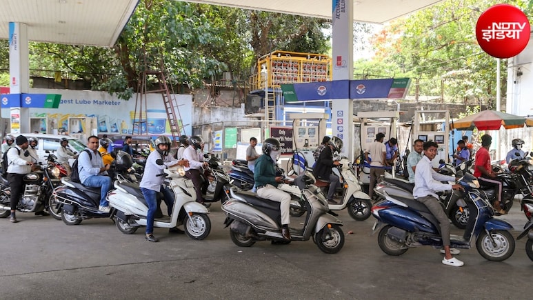 Petrol-Diesel पर बड़ी खबर: सरकार ने डीजल पर टैक्&zwj;स 5.5 रुपये घटाया, पेट्रोल पर बढ़ा दी एक्&zwj;सपोर्ट डयूटी