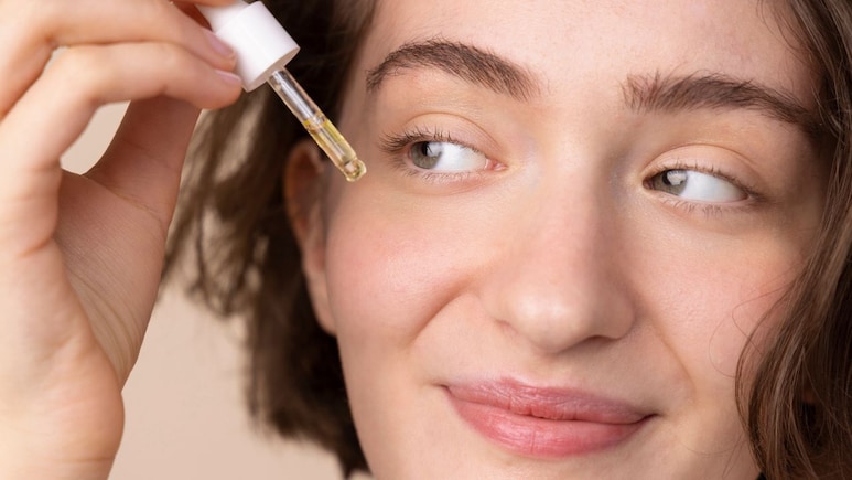 Salicylic Acid, Niacinamide, Hyaluronic Acid...ऑयली स्किन पर कौन सा सीरम लगाना चाहिए और ड्राई स्किन पर कौन सा?