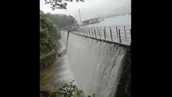 Mumbai's Powai Lake Overflows As Heavy Rains Lash City | Watch Video