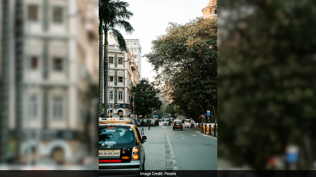 Woman Shares Stark Contrast Between Walking In London And Mumbai
