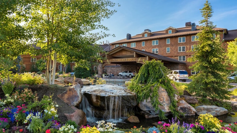 Jeff Bezos, Elon Musk, Mark Zuckerberg And More Billionaires Attend This Secret Summer Camp In Idaho Every Year