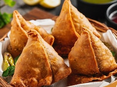 Bhindi To Chicken Leg: 6 Viral Samosa Variations To Try On World Samosa Day