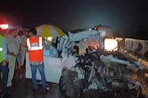 जन्मदिन की खुशियां मातम में बदलीं: NH-30 ट्रक में पीछे टकराई SUV, एक ही परिवार के पांच लोगों की मौत