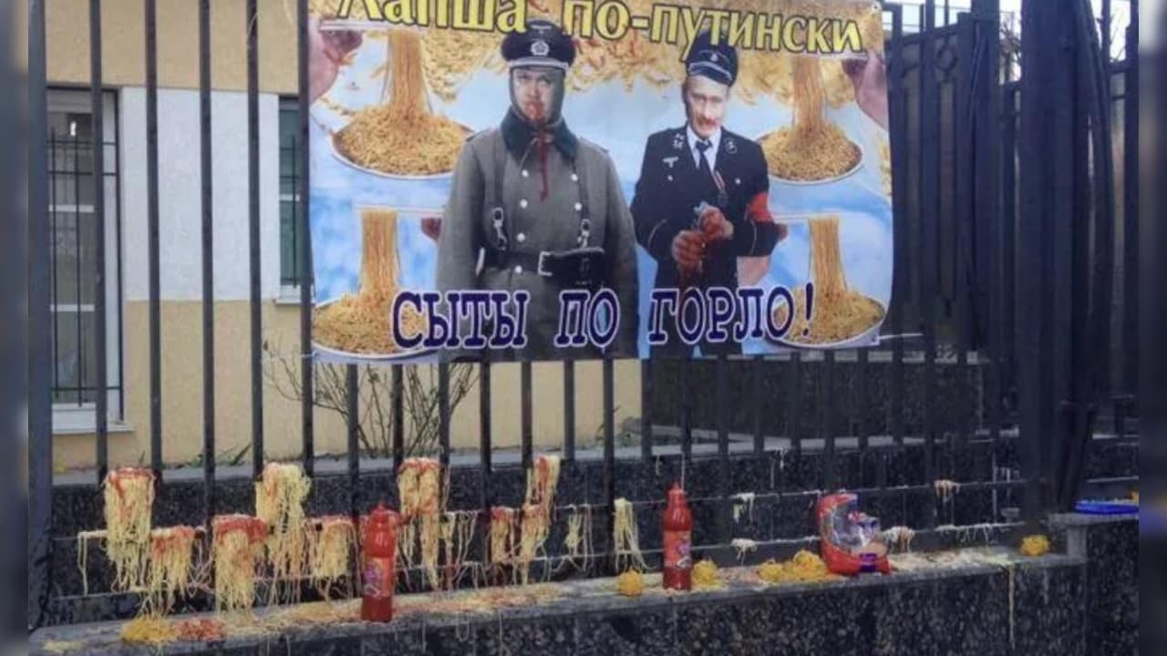 Ukrainians splattered spaghetti on the Russian consulate in Odessa