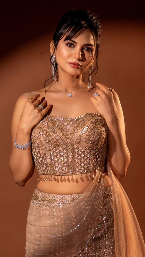 Akanksha Chamola's Glam Moment Steals The Show