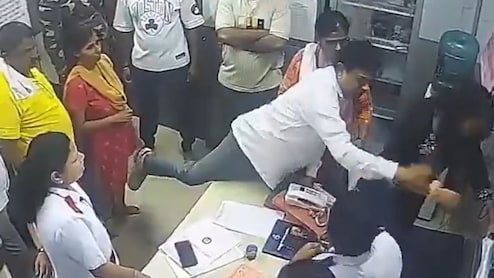 शिवसेना नेता के हमले का शि&zwj;कार डॉक्&zwj;टर ने द&zwj;िया इस्तीफा, कहा- बहुत डर का माहौल है