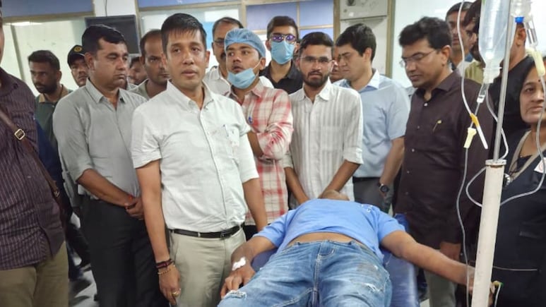 Criminal Attacks Senior Gujarat Cop With Knife, Gets Shot In Leg