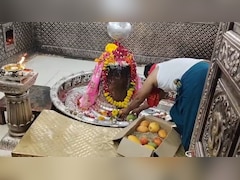 महाकाल दरबार पहुंचे 8 लाख के दुर्लभ आम: 18 कुत्तों के पहरे में पके फल देखने उमड़े श्रद्धालु