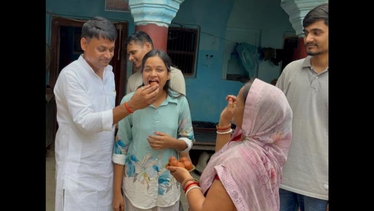 Father Runs Grocery Shop, 3 Siblings From Bihar's Saharsa Crack NEET Together
