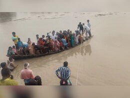 आजादी के 75 साल बाद भी अररिया में नहीं बना पुल, जान जोखिम में डाल लोग करते है नाव का सफर