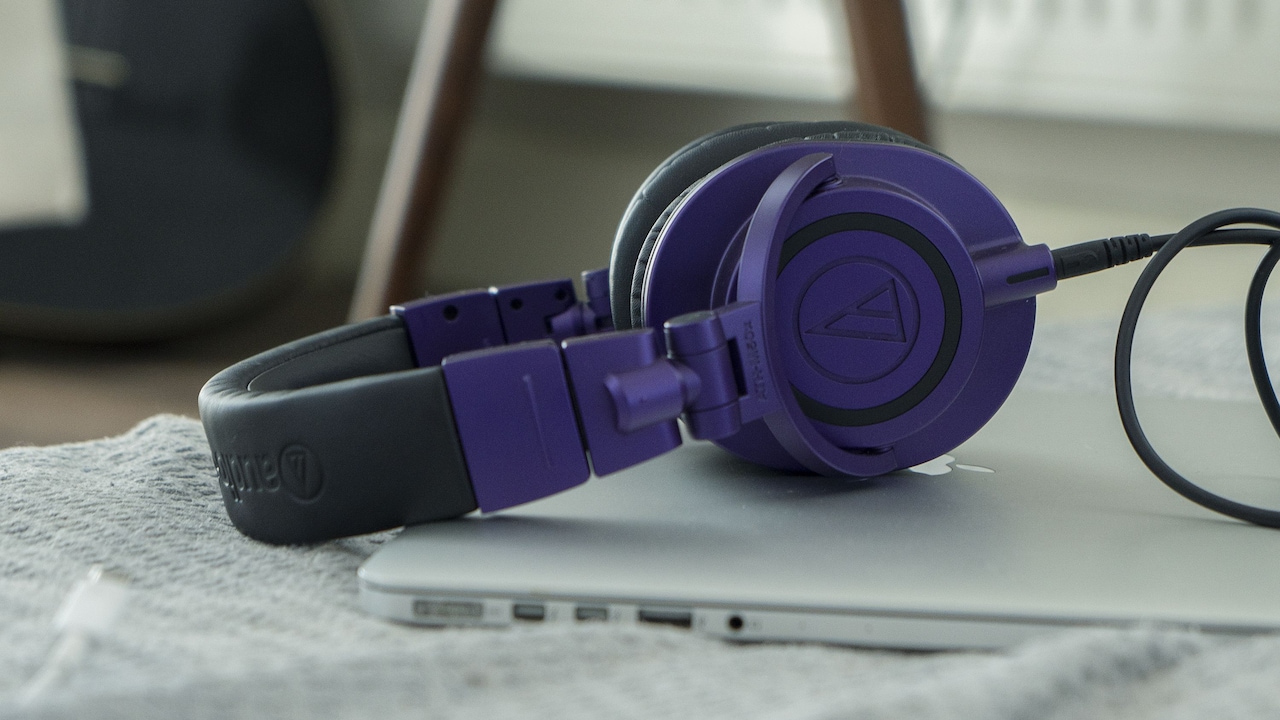 Headphone Mistakes That Can Reduce Battery Life And Damage Ear Cushions Headphone Mistakes That Can Reduce Battery Life And Damage Ear Cushions