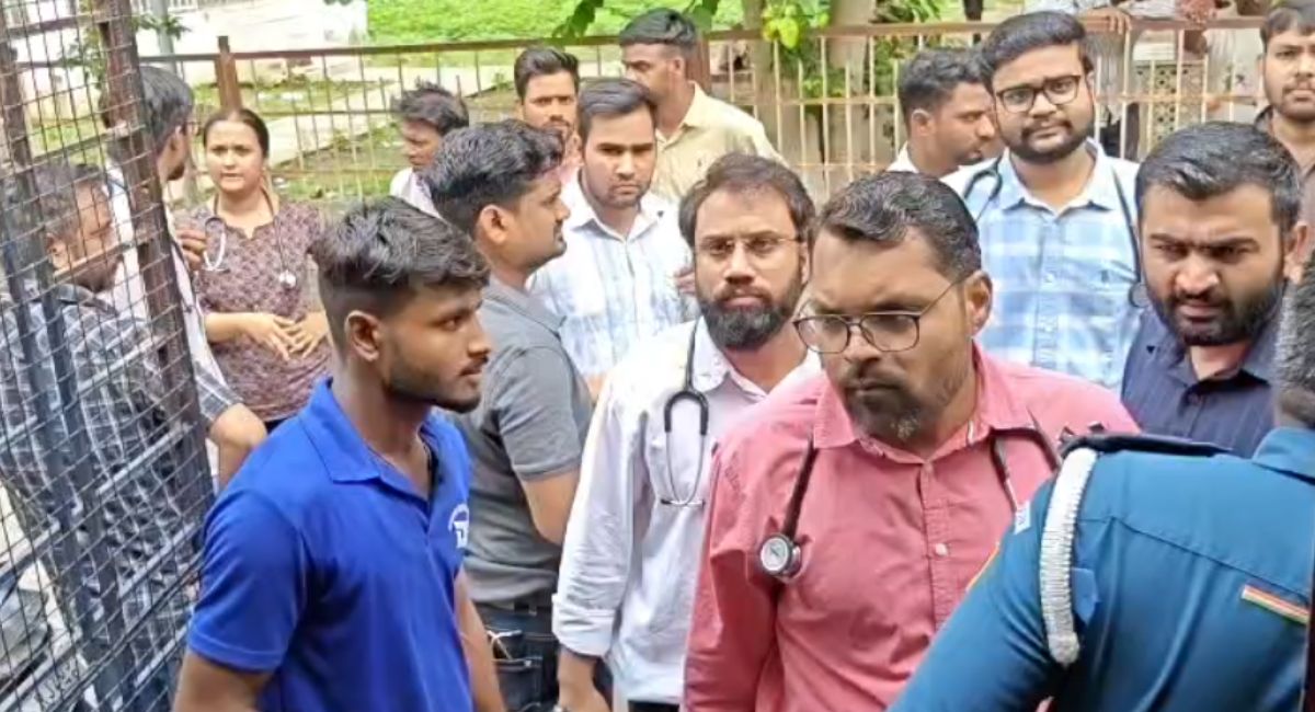 कोटा मेडिकल कॉलेज अस्पताल में मरीज की मौत के बाद बवाल, रेजिडेंट डॉक्टरों से मारपीट और ICU में तोड़फोड़
