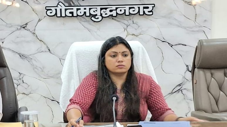 IAS मेधा रूपम DM नोएडा के खिलाफ जमानती वारंट, इलाहाबाद हाईकोर्ट ने क्&zwj;यों उठाया यह सख्&zwj;त कदम?